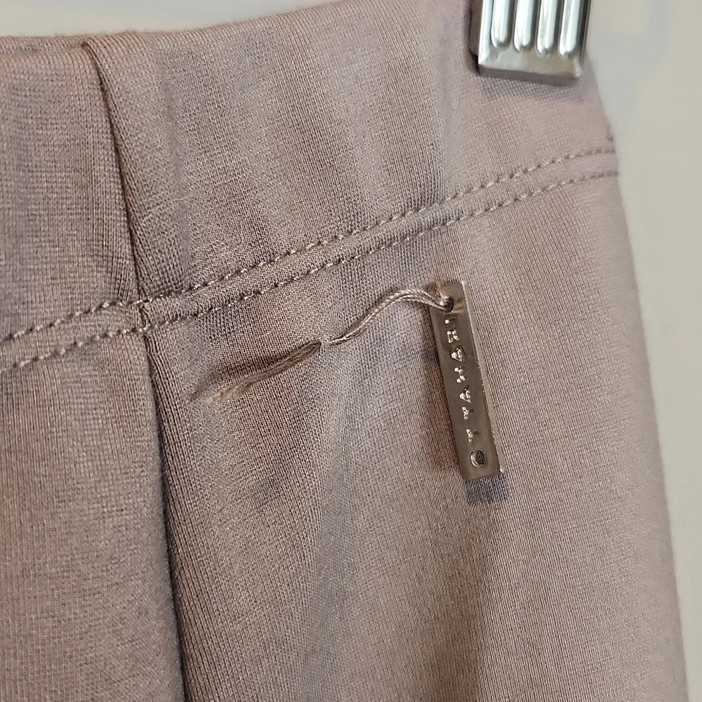 NWT Tahari Pencil Skirt‎ In Smokey Taupe Size Small